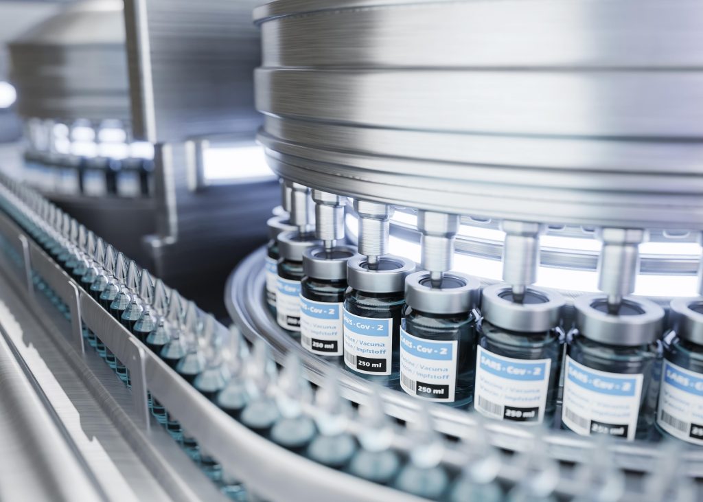 A indústria farmacêutica depende do vapor para diversas etapas do seu processo produtivo, desde a esterilização até a secagem e aquecimento de equipamentos. 